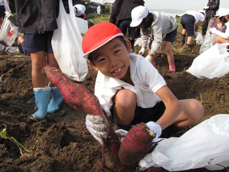JA 海部東農業協同組合（あまひがし） -１０月２５日篠田小学校１～３年生（約１５０人）